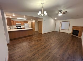 851 E Prairie Ln #1, Eau Claire, WI 54703