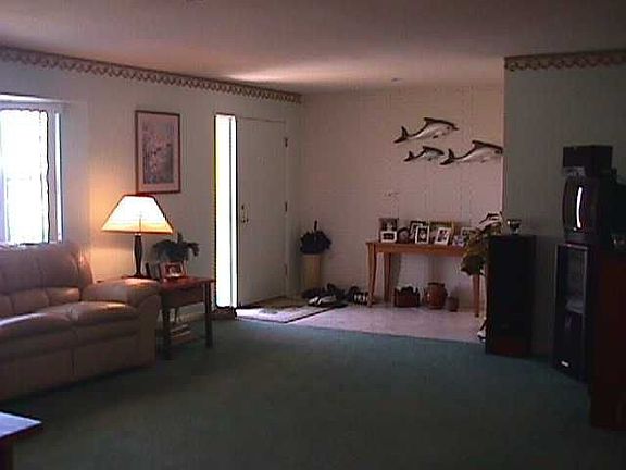 Living Room/Entry