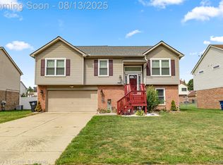 1242 Craig Dr, Westland, MI 48186