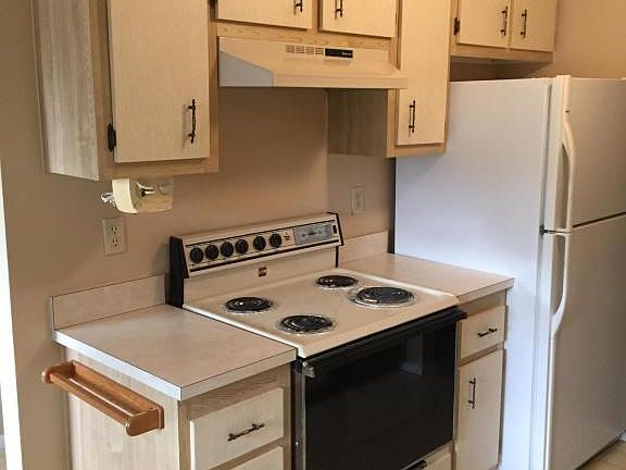 3rd image of 4709 Meade Ln