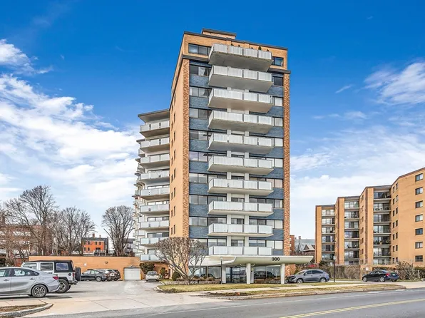 300 Lynn Shore Dr APT 310, Lynn, MA 01902
