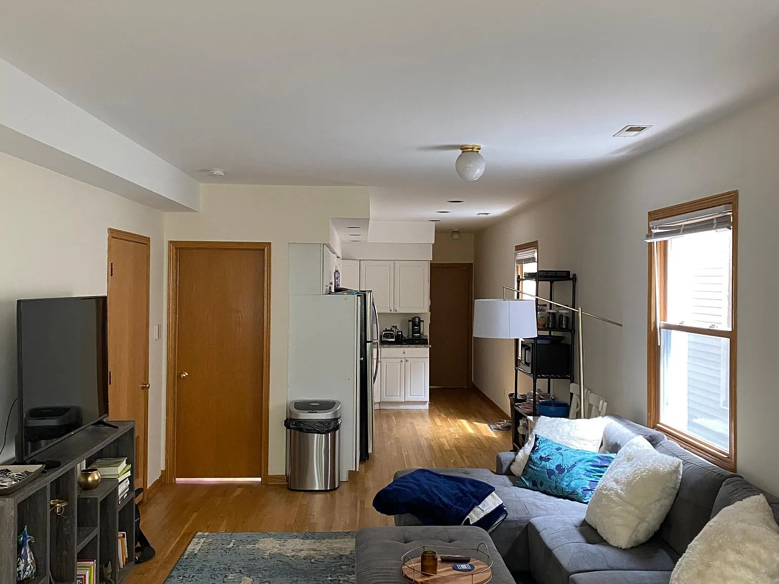 1228 W Fletcher Street — Photo 4