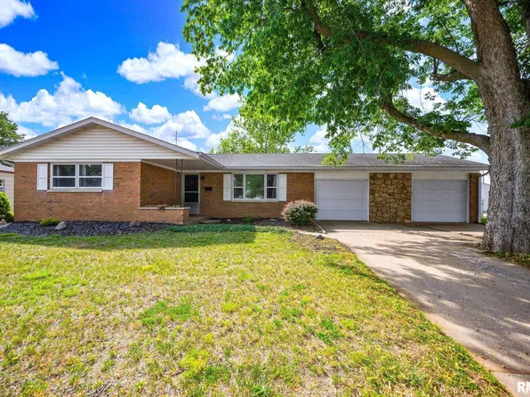 115 S Sweetbriar Dr, Chillicothe, IL 61523