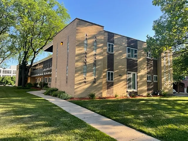 2 bed, 900 sqft, $2,000 — Photo 1