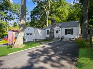 36 Longwood Rd, Mahopac, NY 10541