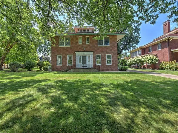 905 W William St, Decatur, IL 62522