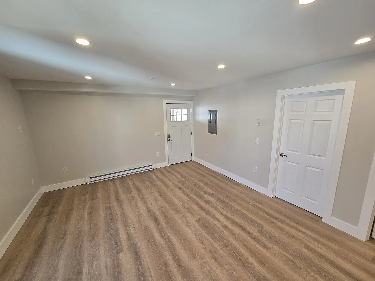 2 bed, 750 sqft, $1,950 — Photo 2