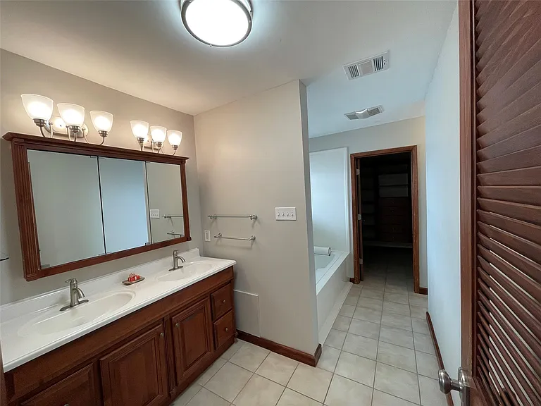 3229 Westridge St — Photo 10