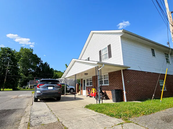 104 9th St, Paintsville, KY 41240