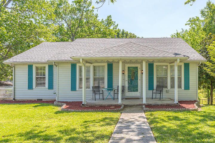1st image of 7 Beaver Ln #1