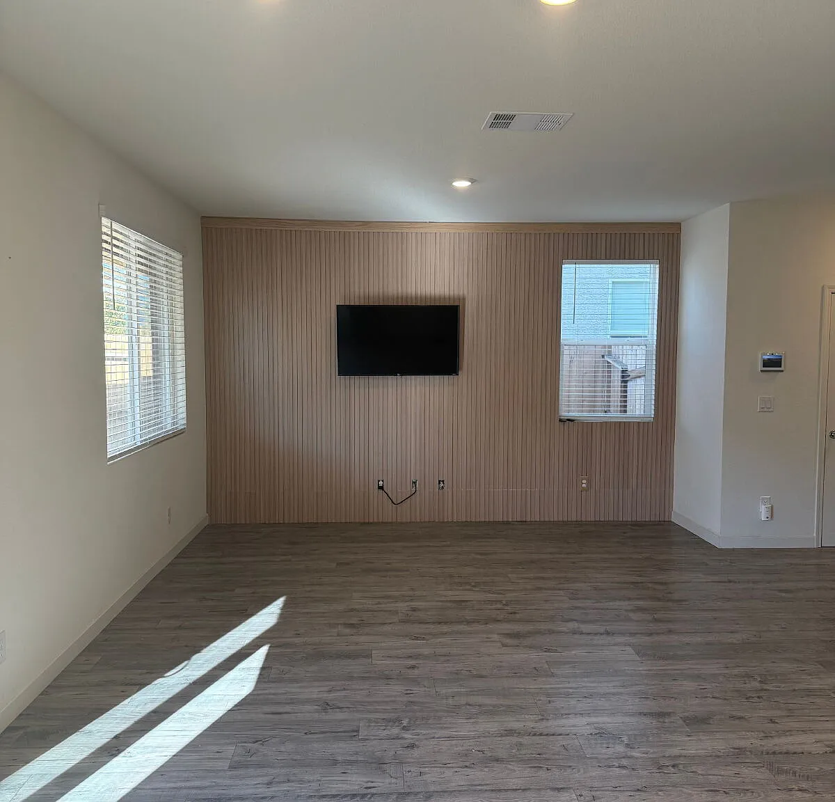 3 bed, 2.5 bath, 1336 sqft, $2,300 — Photo 3