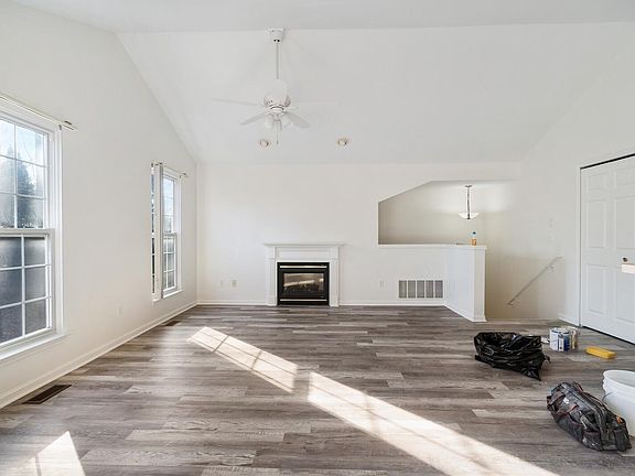 2nd image of 43822 Rushcliffe Dr