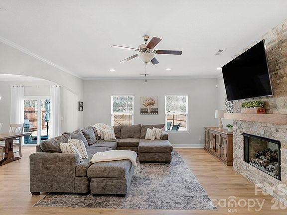 4th image of 1072 Pecan Ridge Rd