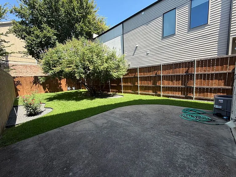1927 Summit Ave — Photo 20