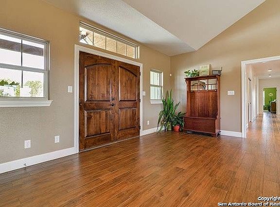 4th image of 407 Red Oak Dr