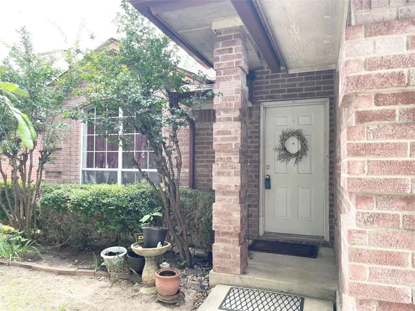 5631 Cancun Dr, North Richland Hills, TX 76180