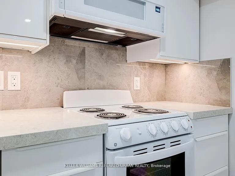 2556 Lake Shore Blvd W #LOWER — Photo 12