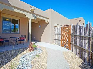 1658 Placita De Luna, Santa Fe, NM 87506