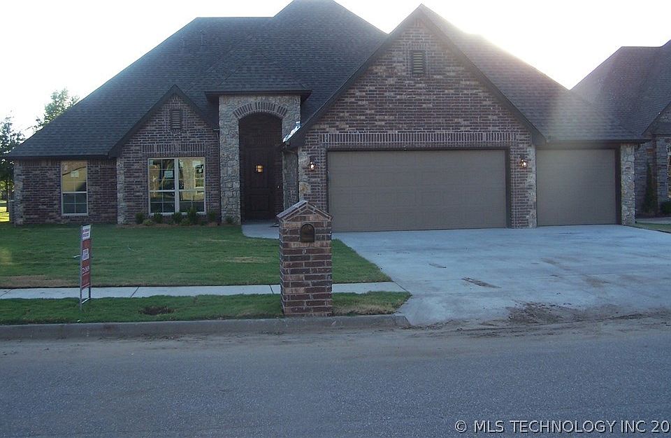 2nd image of 7622 N 144th East Ave