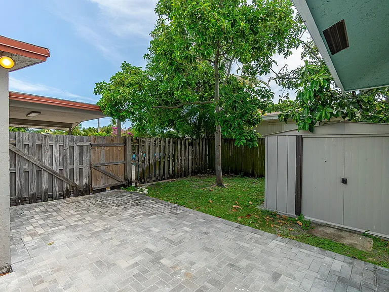 2831 N Seacrest Blvd #B — Photo 15