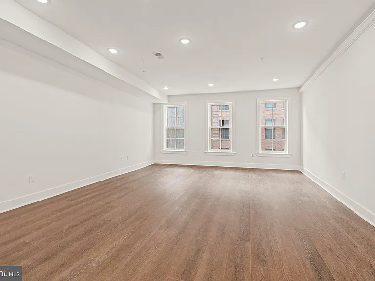 253 N 3rd St #4 — Photo 5