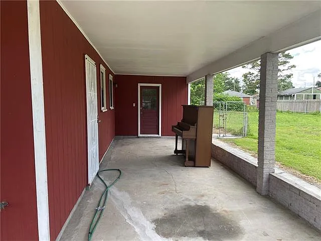 4 bed, 2.0 bath, 1337 sqft, $1,860 — Photo 2