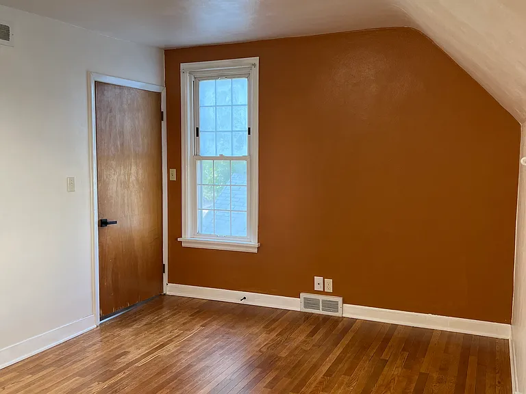 1325 Rogers St — Photo 2