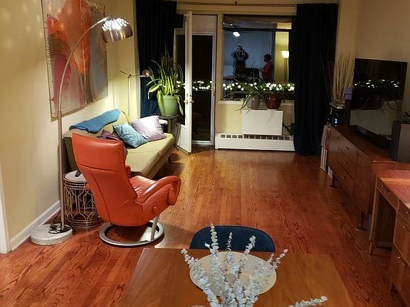 3rd image of 5900 Arlington Ave APT 19L