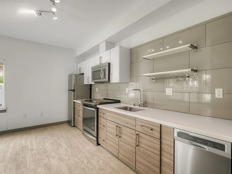 Helene Apartments — Photo 22