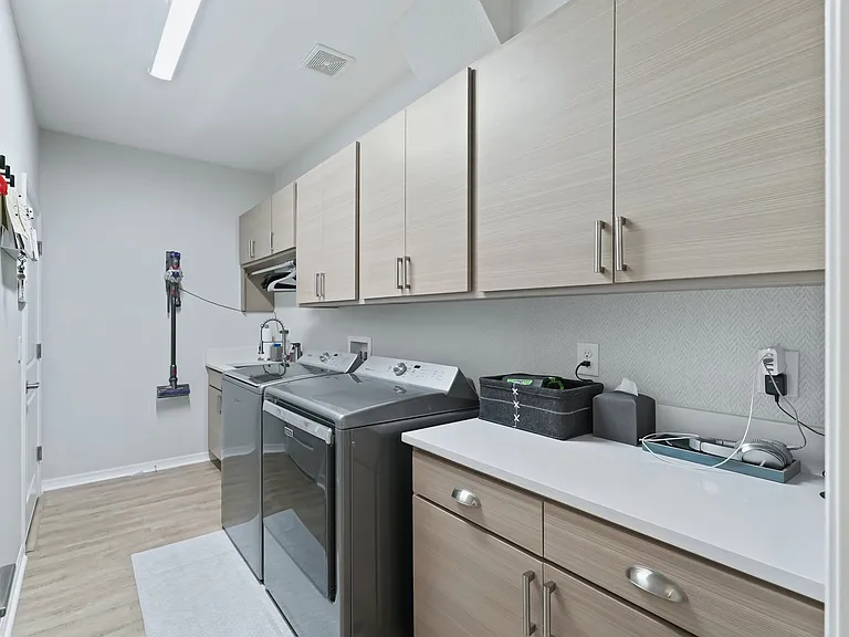 5672 NW 40th Pl — Photo 16