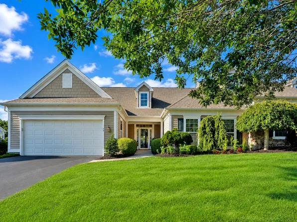 https://photos.zillowstatic.com/fp/1bc1b8a17a227caf76b88b55000aff3d-p_e.webp