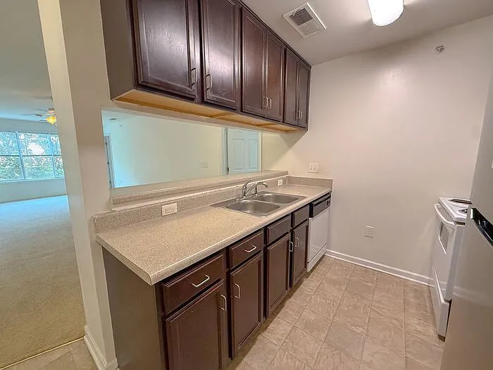 1501 Graduate Ln — Photo 1