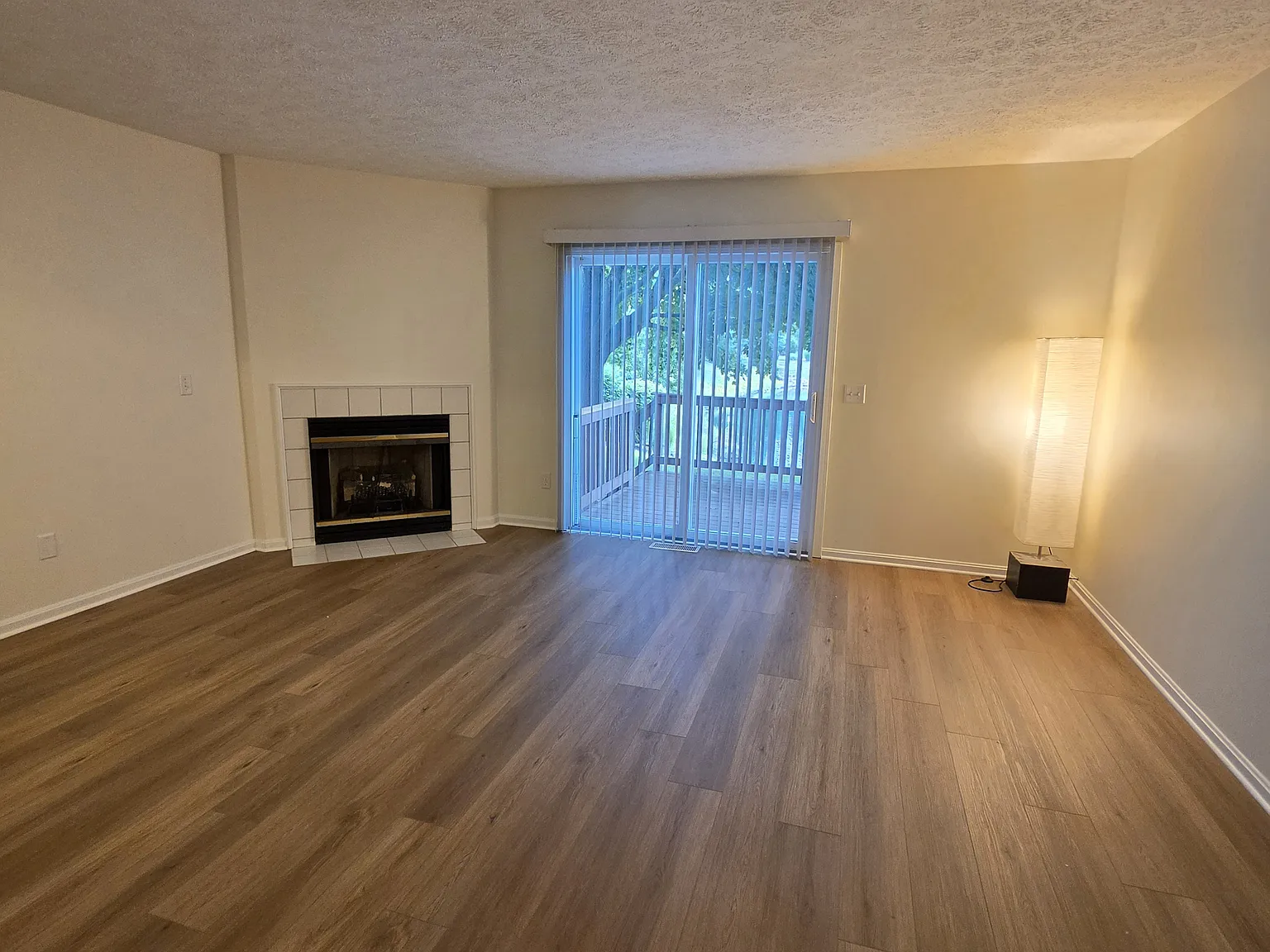 2 bed, 2.5 bath, 1200 sqft, $2,450 — Photo 3