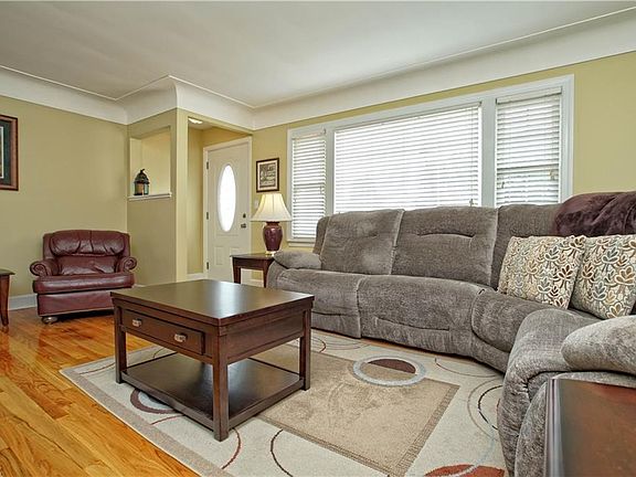 2nd image of 628 Bayridge Blvd