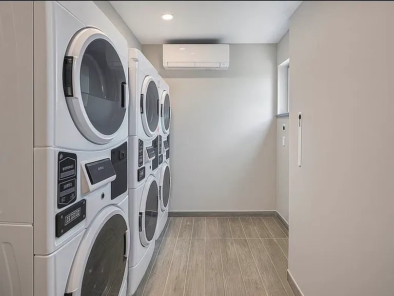 505 Grand St #4C — Photo 7