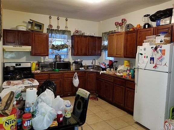 4th image of 3561 Willett Ave