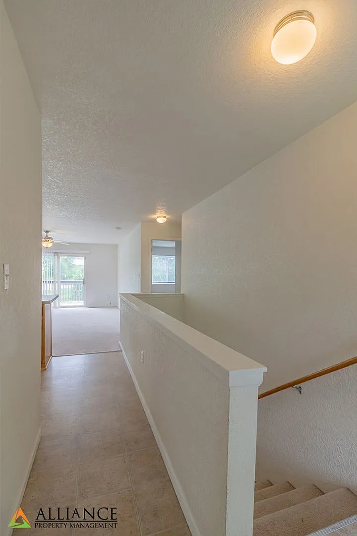 Building Photo - 1324 Christy Dr