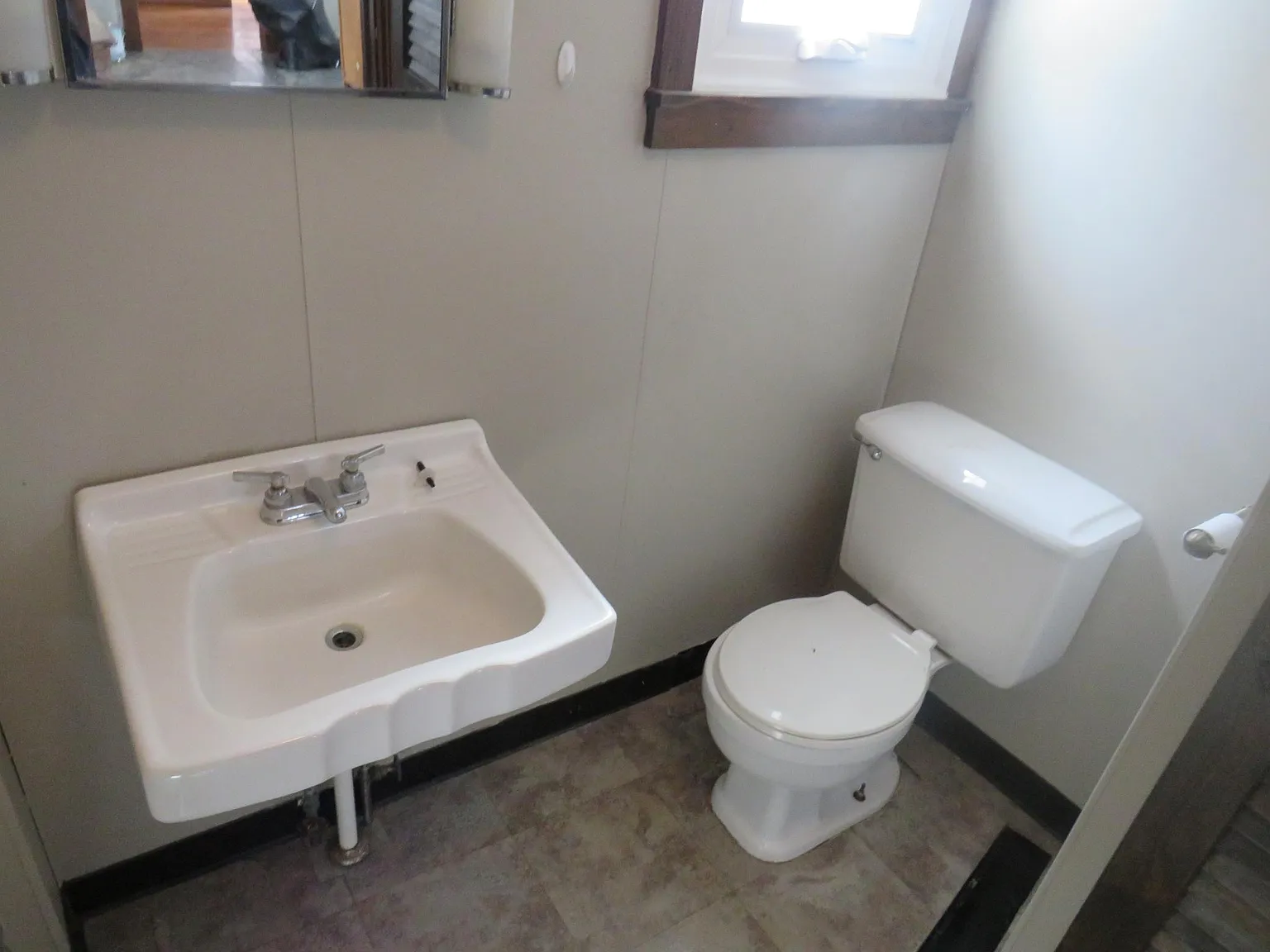 3 bed, 1300 sqft, $1,700 — Photo 2