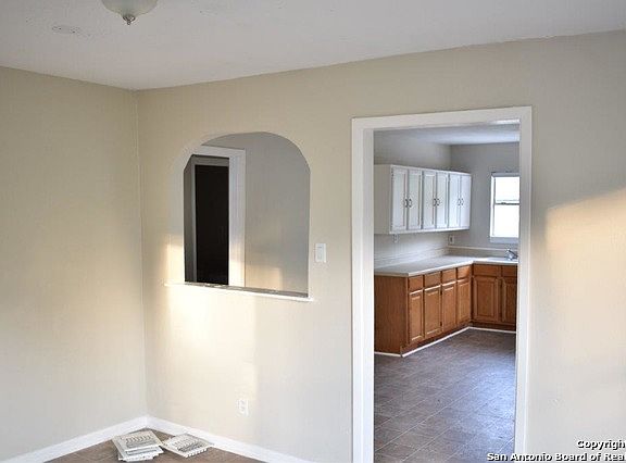 3rd image of 1858 SW 34th St