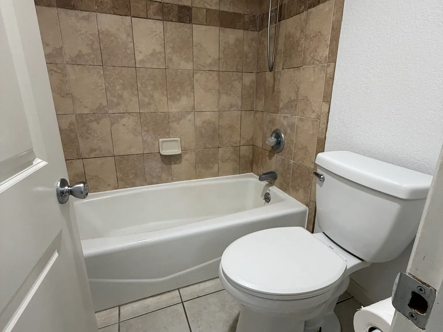 2 bed, 900 sqft, $1,600 — Photo 4