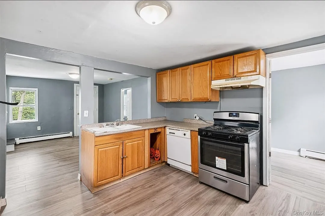 4 bed, 1454 sqft, $2,999 — Photo 4