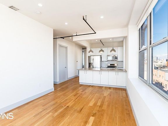 4th image of 48 Meserole St APT 6C