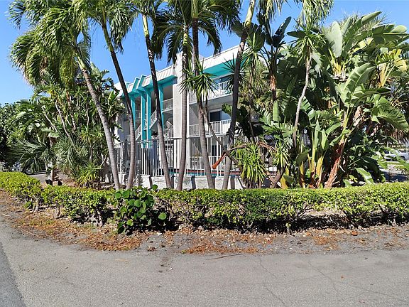 3rd image of 2715 NE 49th Street #101