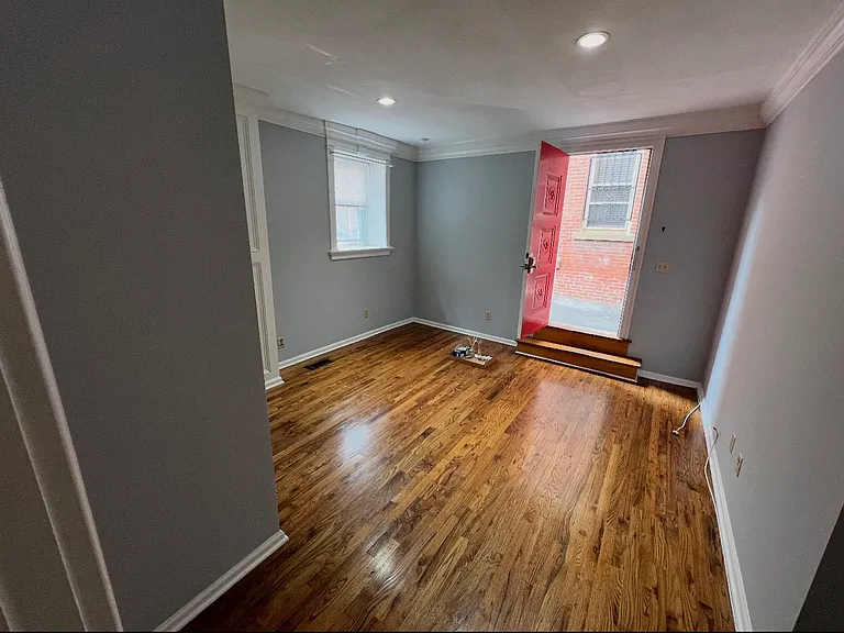 585 Chapel St #1 — Photo 4