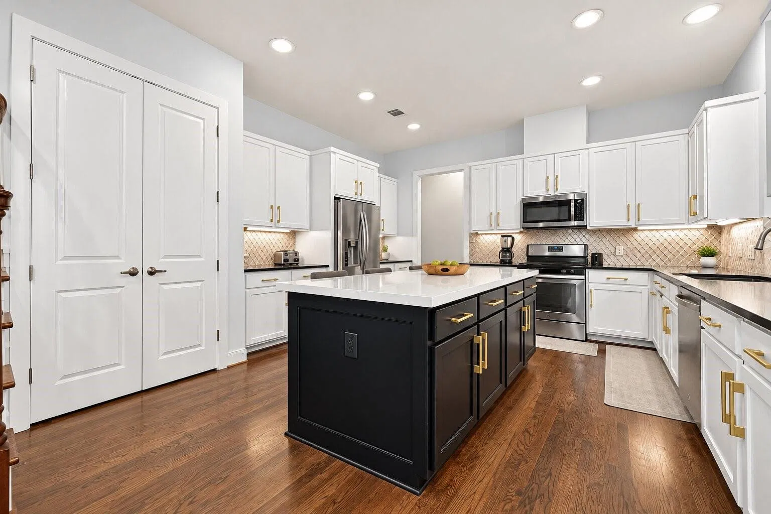3 bed, 2.5 bath, 1943 sqft, $3,200 — Photo 4