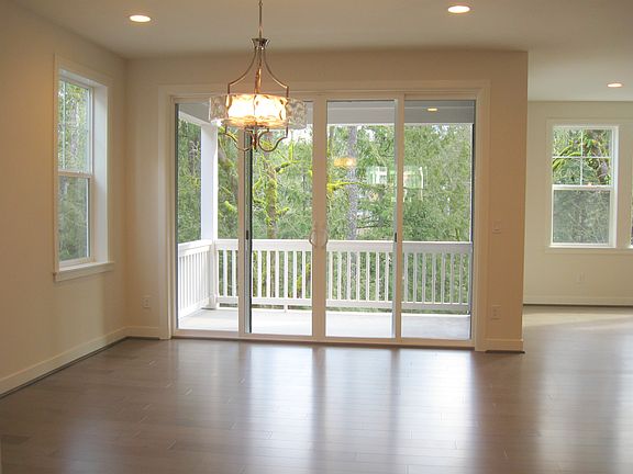 5th image of 1005 Pine Crest Cir
