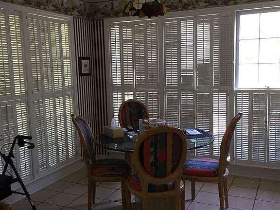 5th image of 914 Crestwood Dr