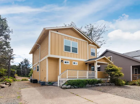 1190 SE 2nd Ct, Lincoln City, OR 97367