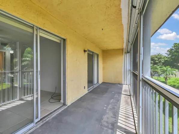 700 Village Green Court #314, Palm Springs, FL 33461