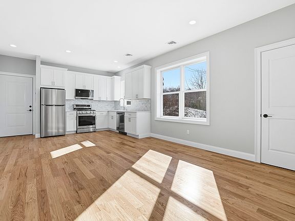 4th image of 560-562 Warburton Ave #D